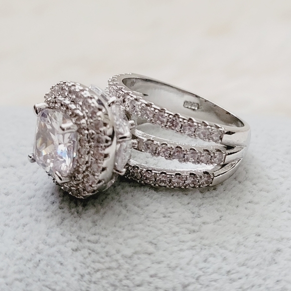 925 Halo Diamond Ring in Sterling Silver - Picture 2 of 12